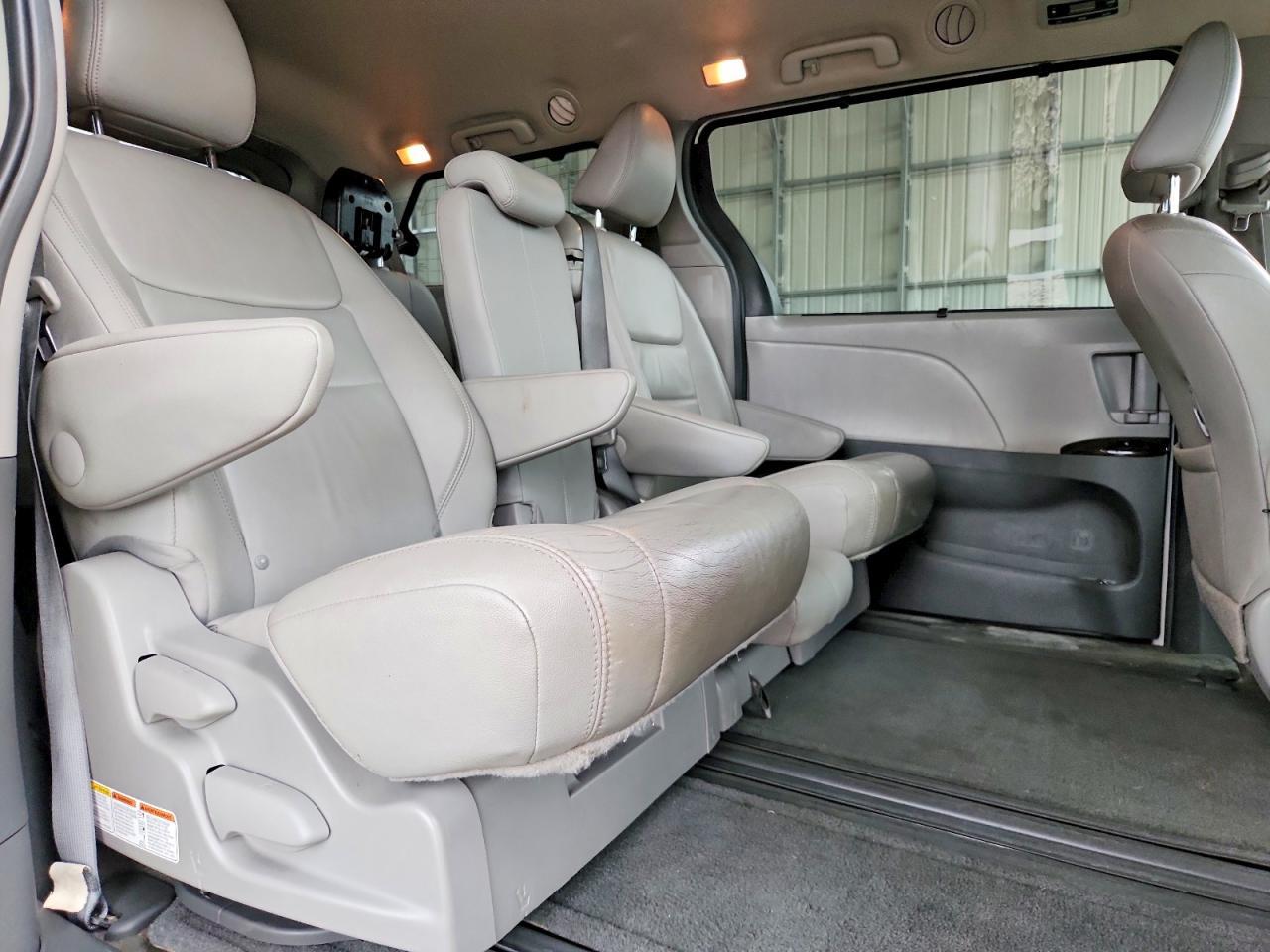 2015 TOYOTA SIENNA