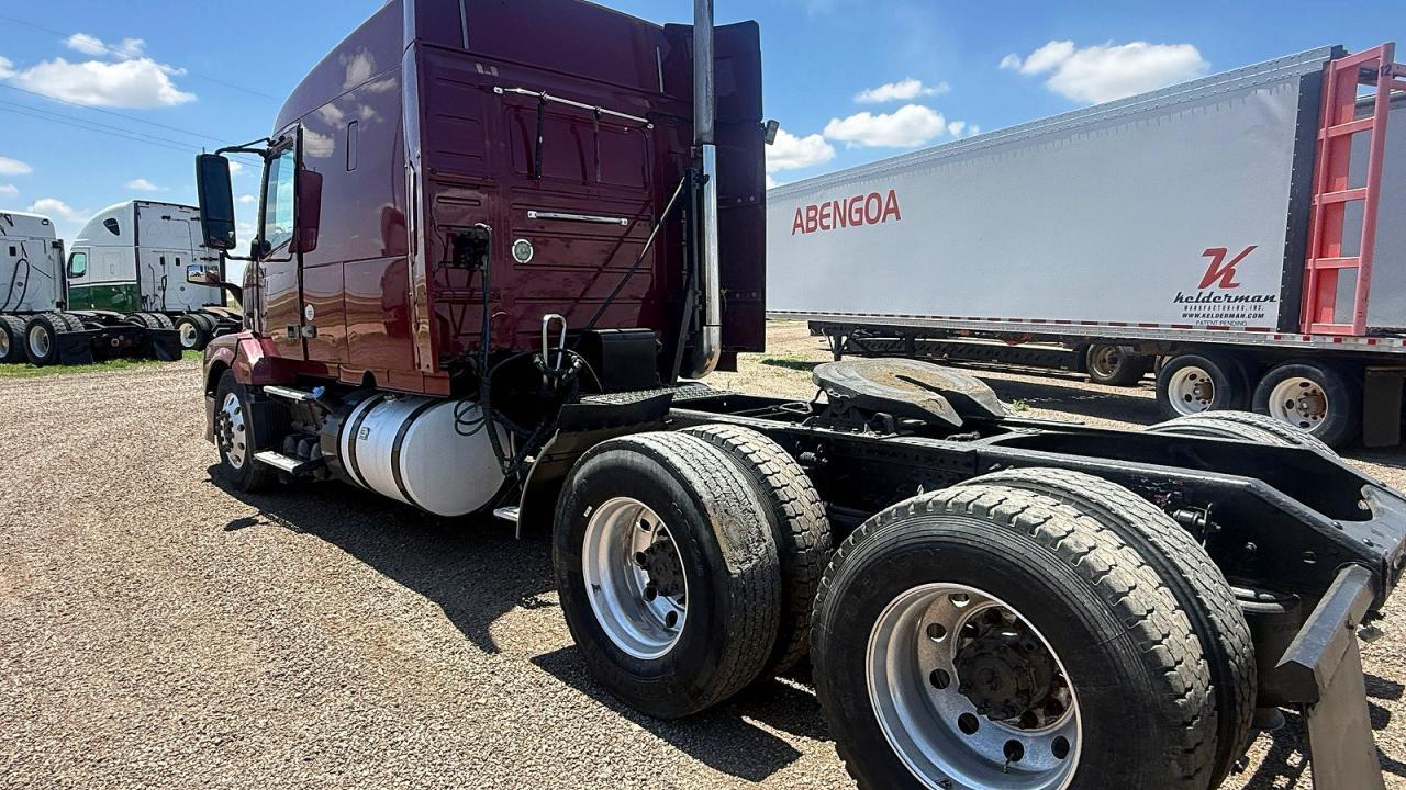 2014 VOLVO VNL