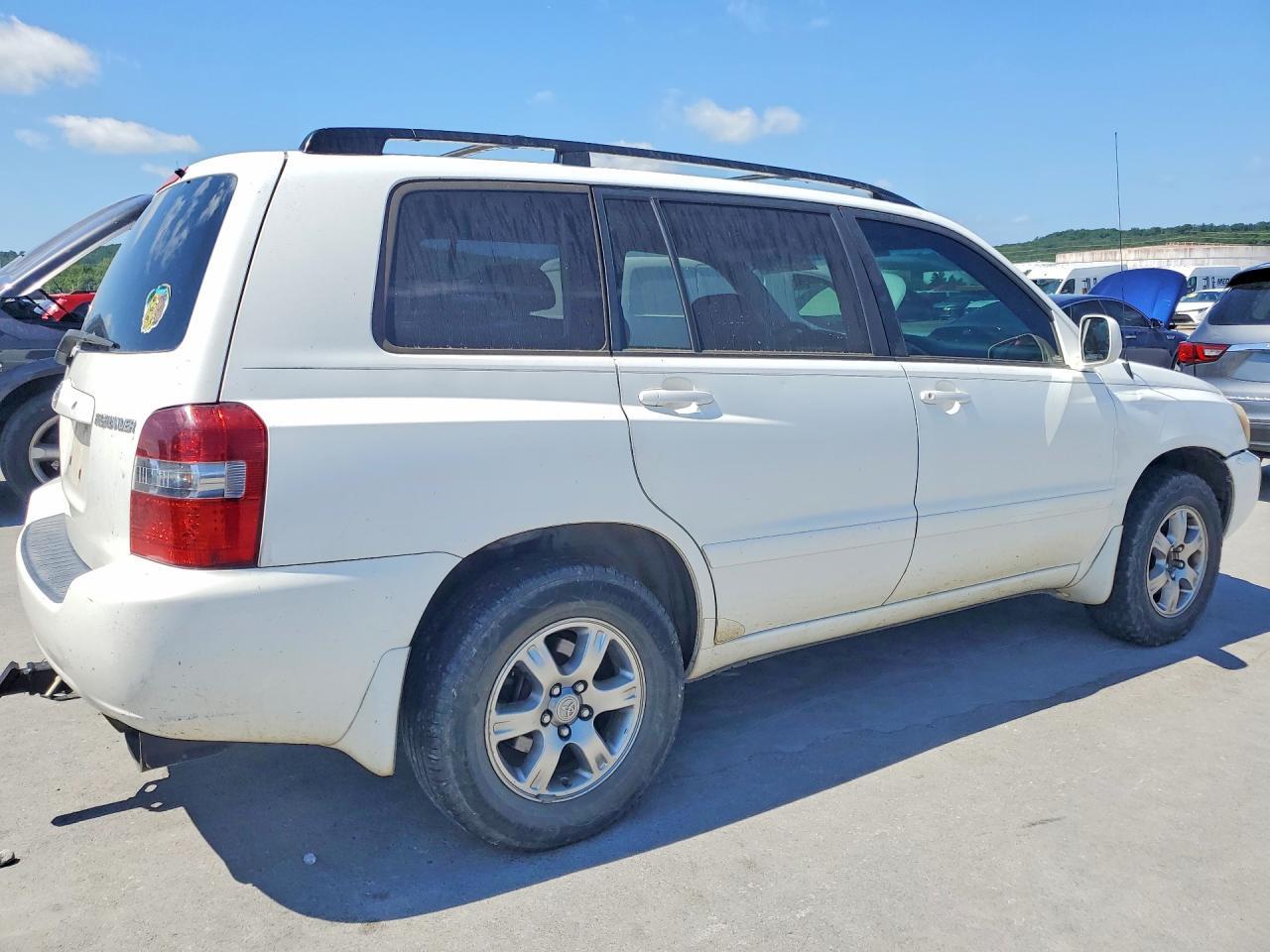 2005 TOYOTA HIGHLANDER