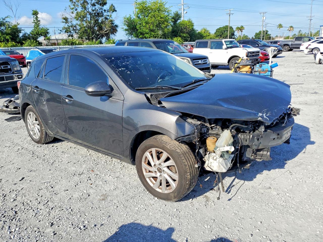 2013 MAZDA 3