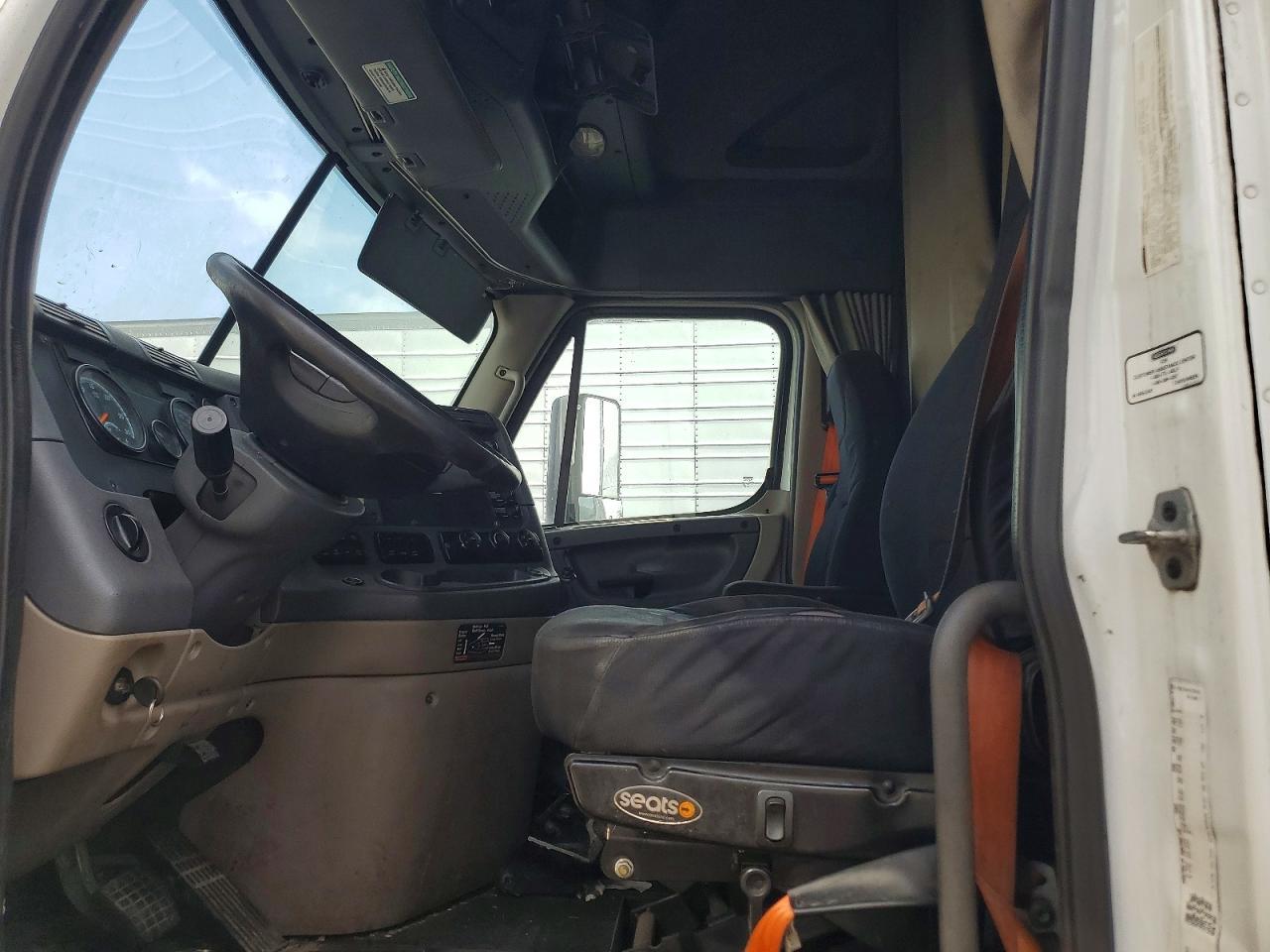 2014 FREIGHTLINER CASCADIA