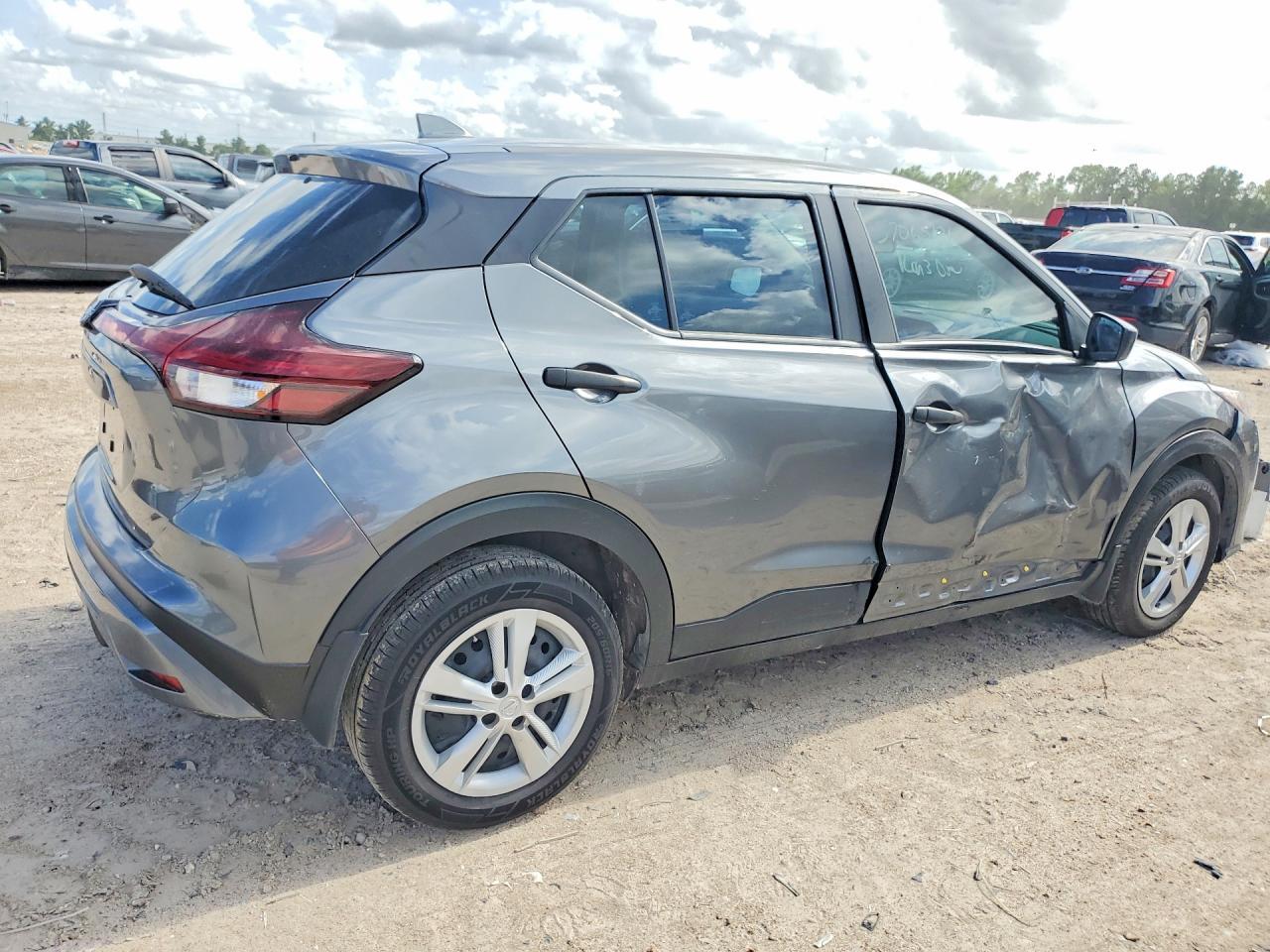 2024 NISSAN KICKS