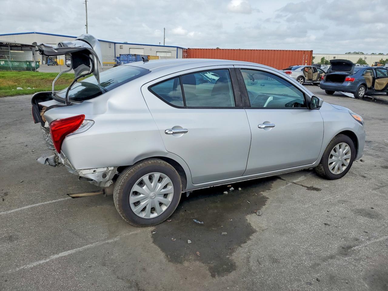 2017 NISSAN VERSA