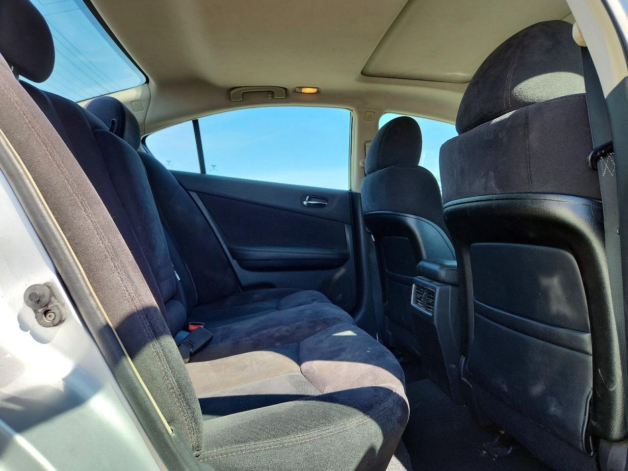 2011 NISSAN Maxima