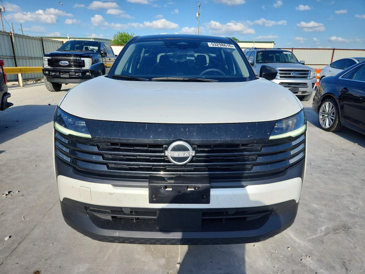 2025 NISSAN KICKS