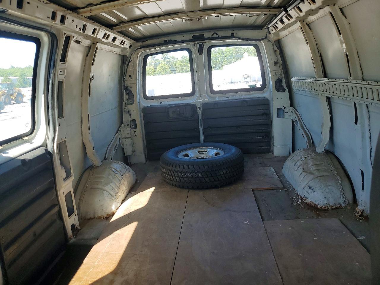 2010 CHEVROLET EXPRESS 2500