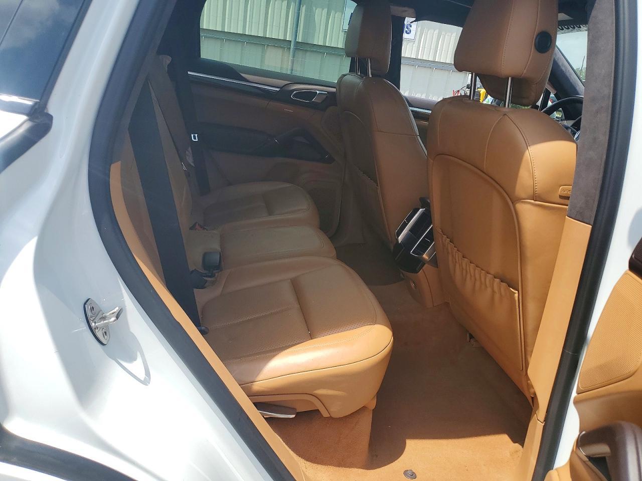 2014 PORSCHE CAYENNE