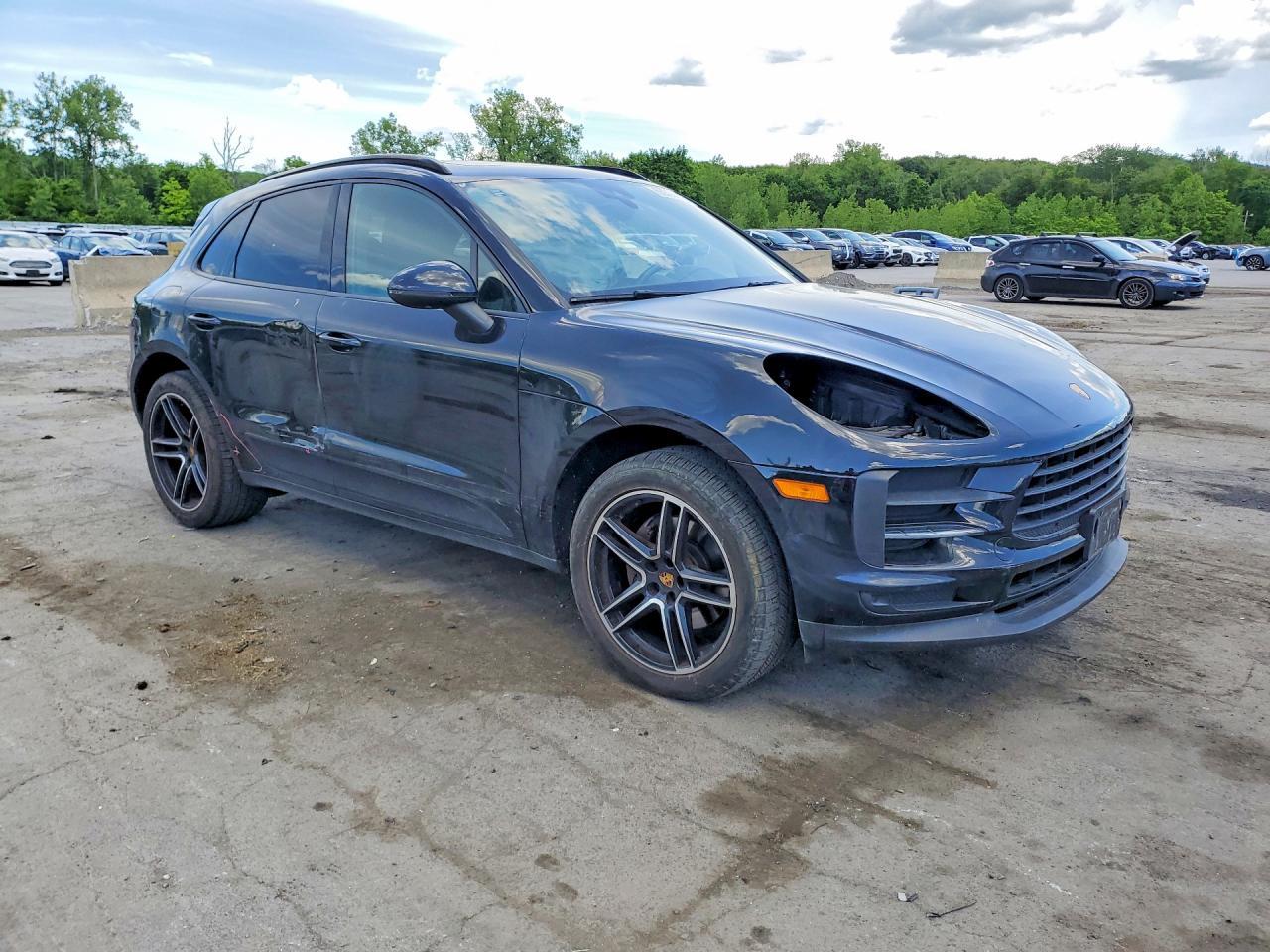 2020 PORSCHE Macan