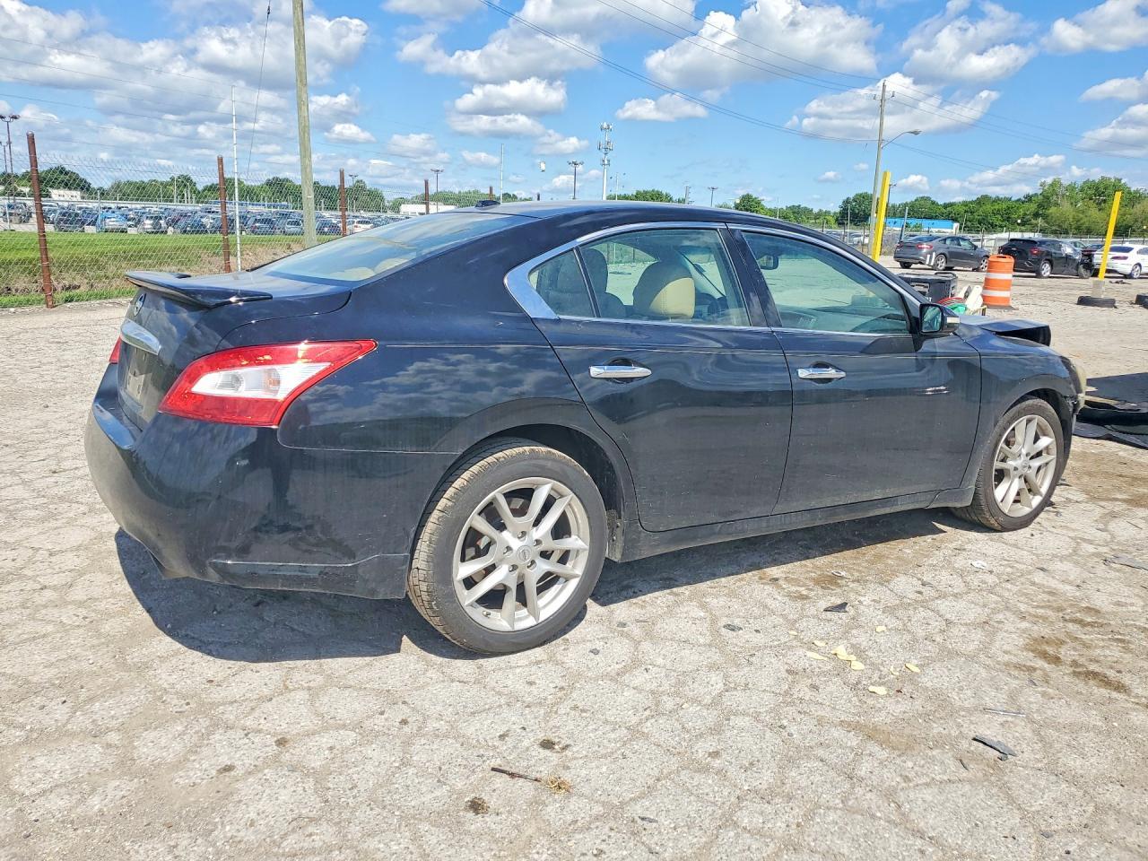 2011 NISSAN Maxima
