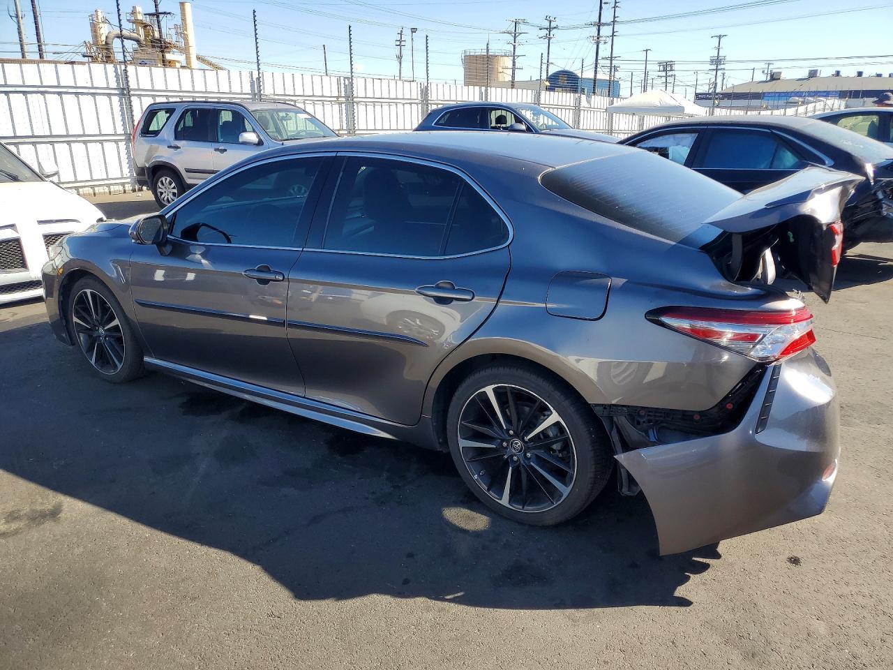 2018 TOYOTA CAMRY