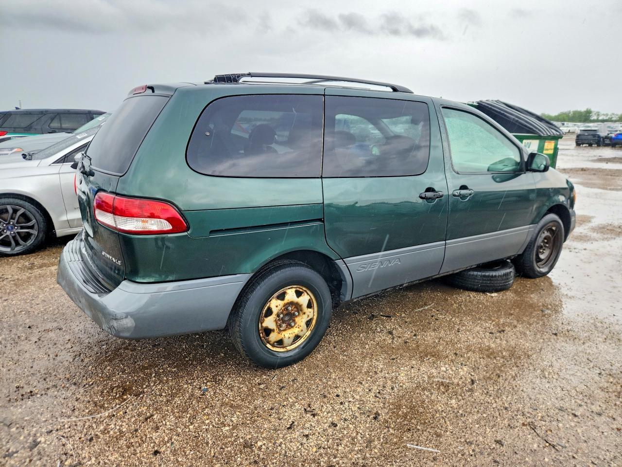 2001 TOYOTA SIENNA