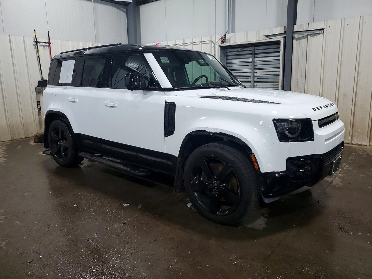 2025 LAND ROVER Defender