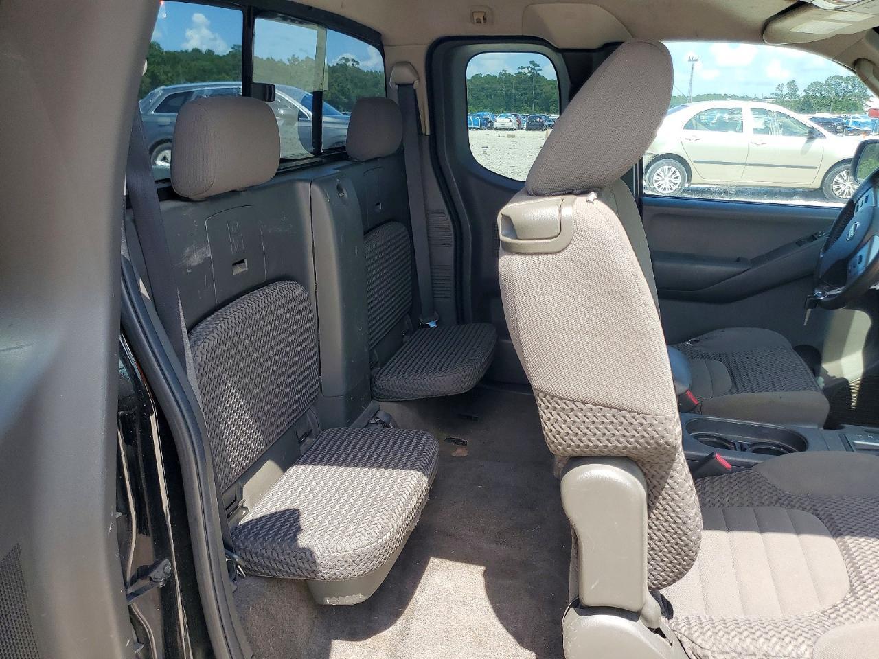2011 NISSAN Frontier