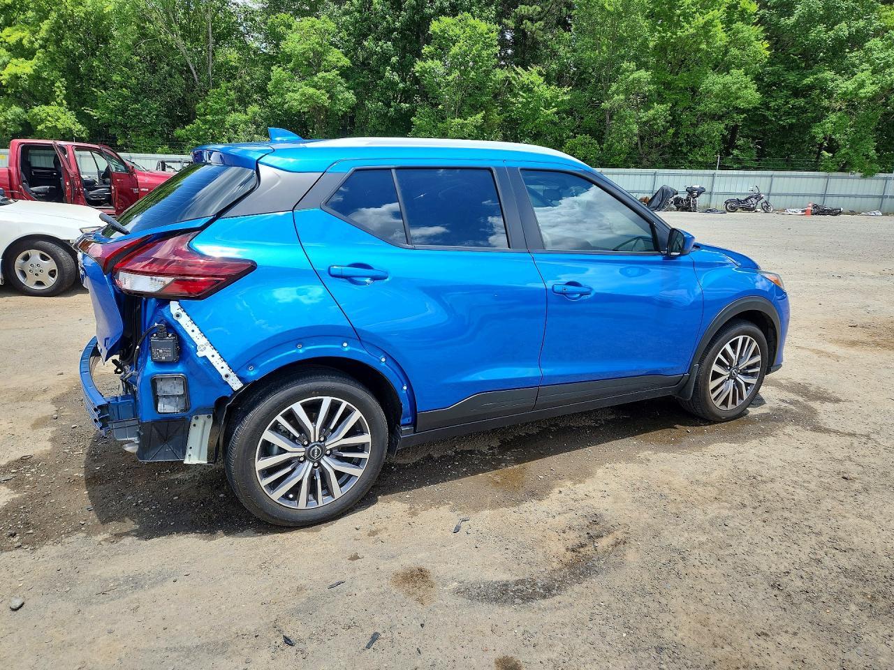2023 NISSAN KICKS
