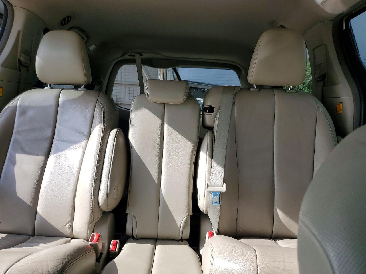 2013 TOYOTA SIENNA