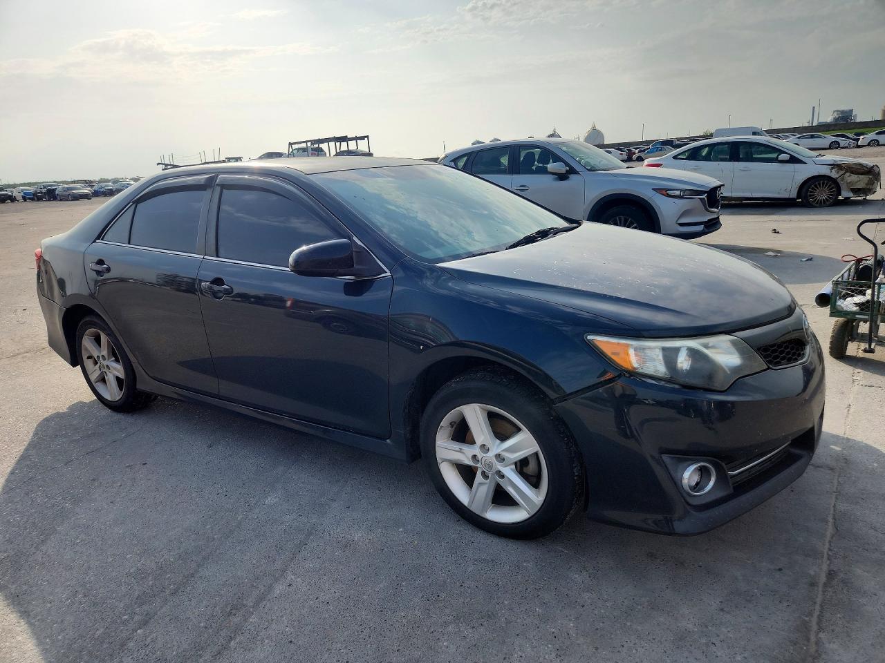 2014 TOYOTA CAMRY