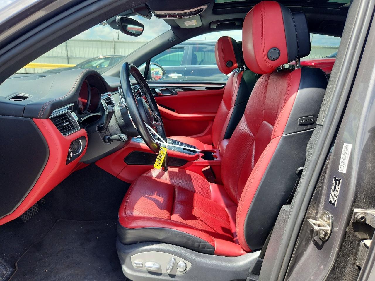 2015 PORSCHE Macan