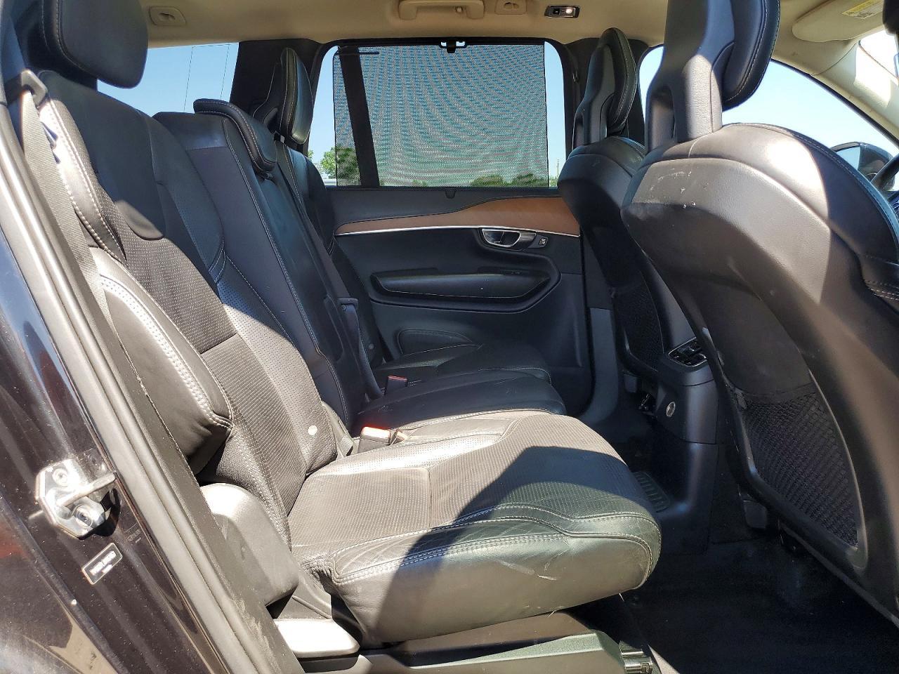 2017 VOLVO XC90