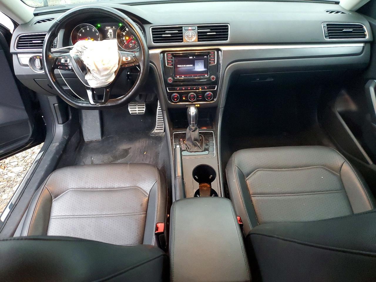 2017 VOLKSWAGEN Passat