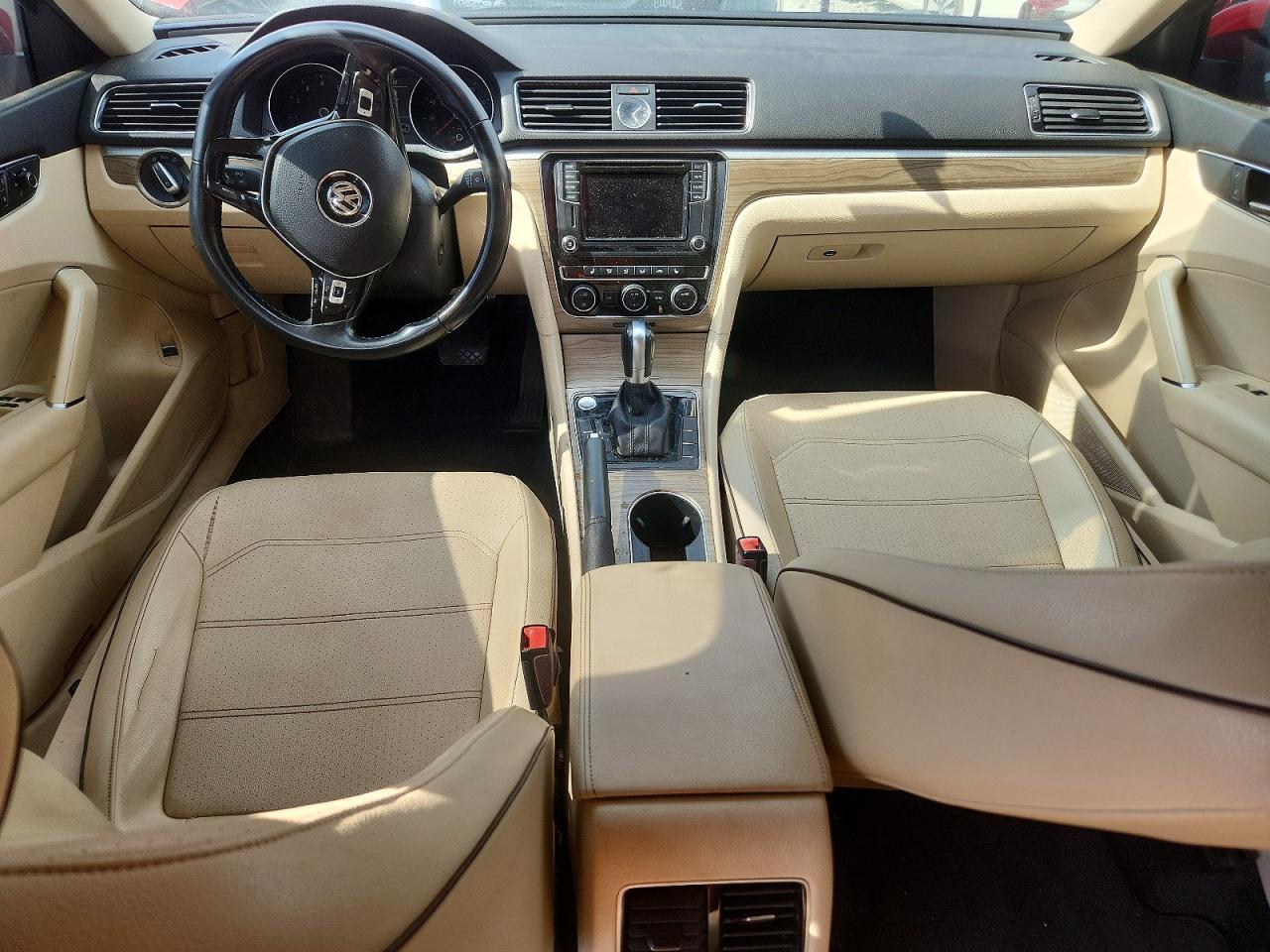 2017 VOLKSWAGEN Passat