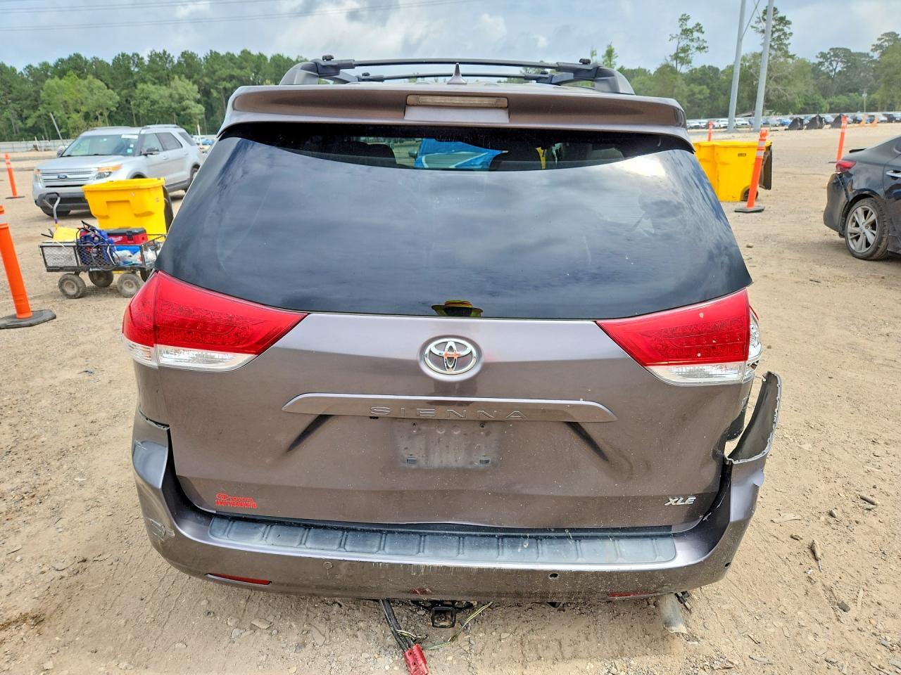 2012 TOYOTA SIENNA