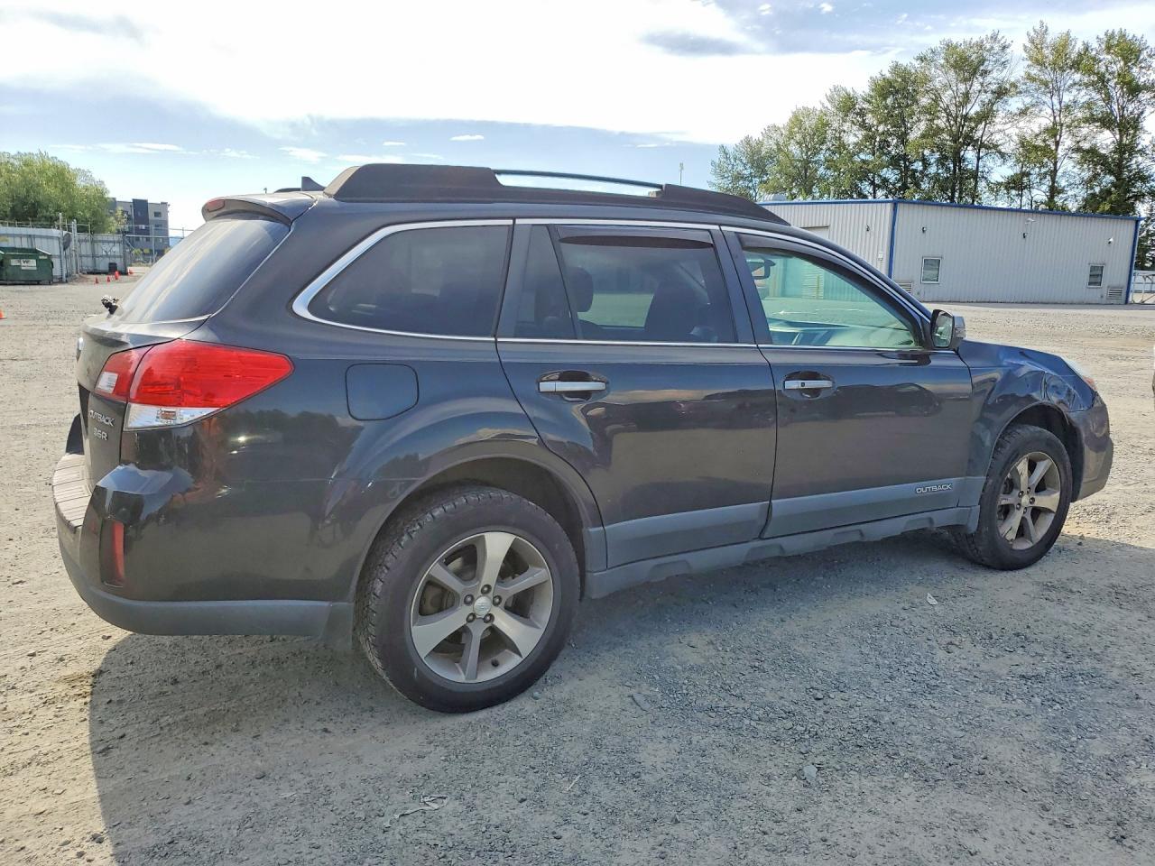 2013 SUBARU Outback