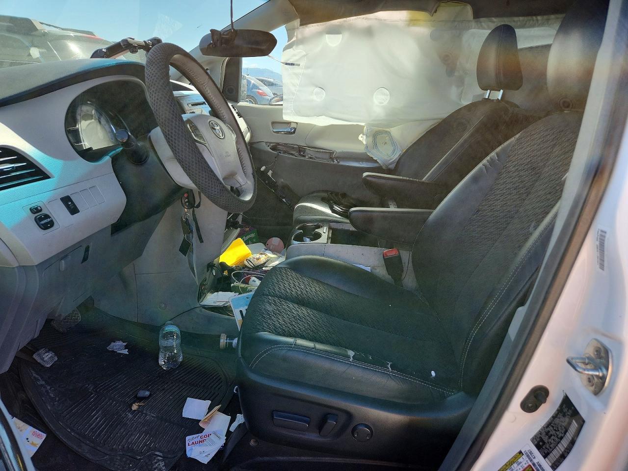 2013 TOYOTA SIENNA