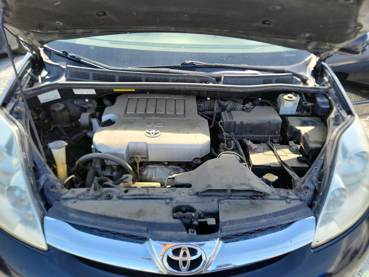 2009 TOYOTA SIENNA