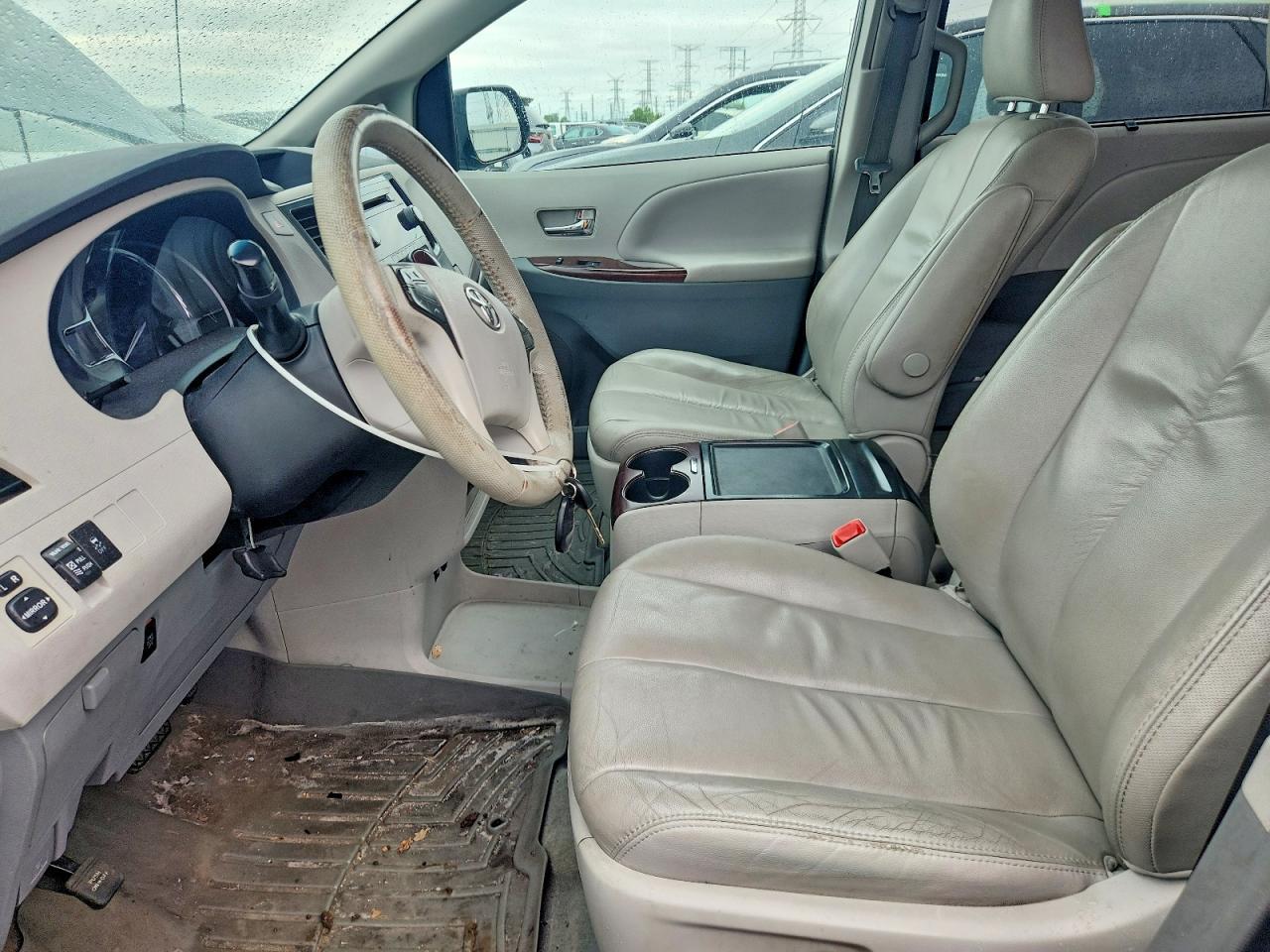 2012 TOYOTA SIENNA