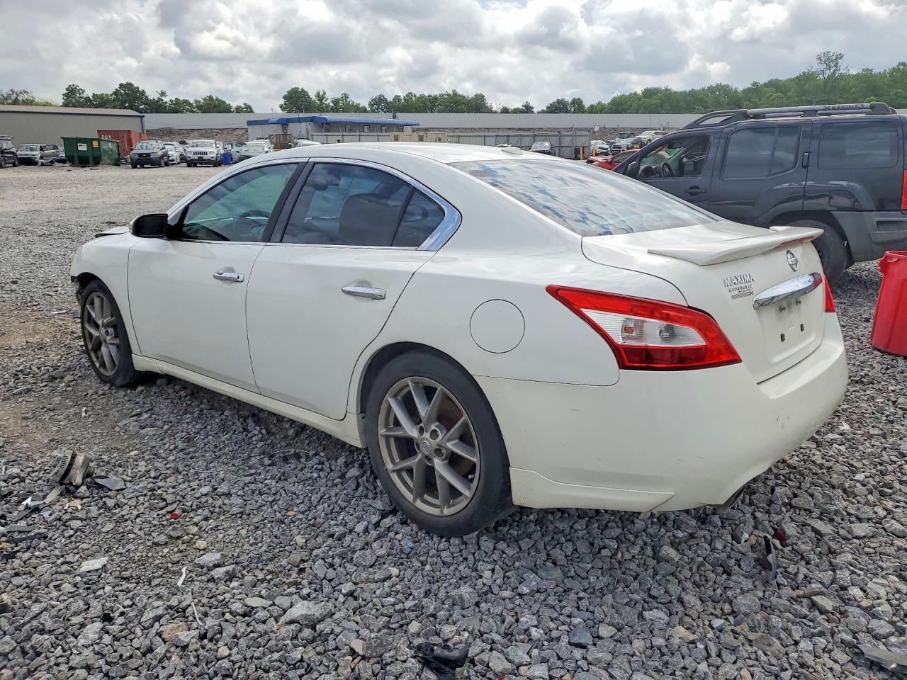 2011 NISSAN Maxima