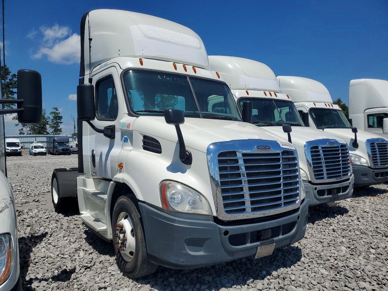 2016 FREIGHTLINER Cascadia 113
