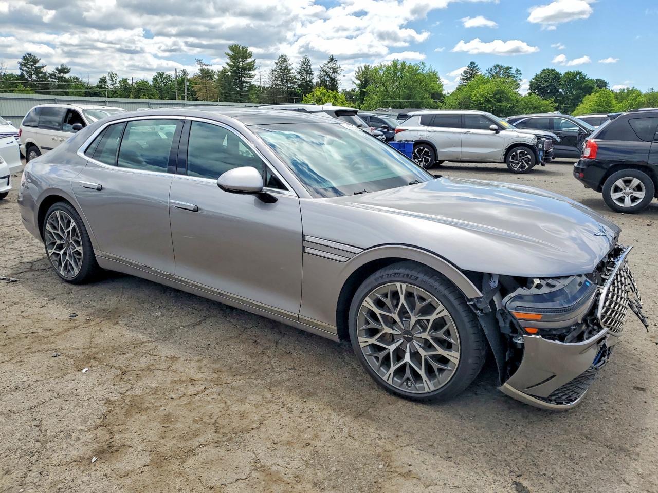 2023 GENESIS G90