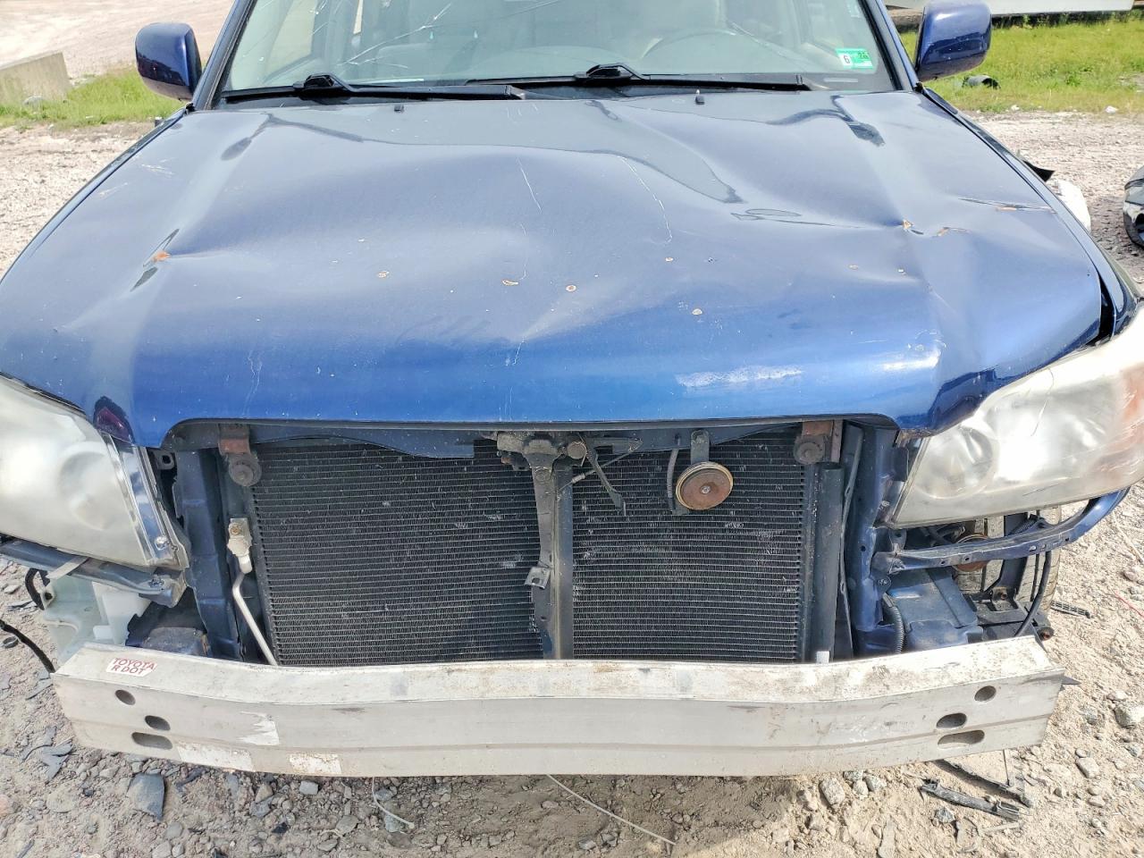 2004 TOYOTA HIGHLANDER