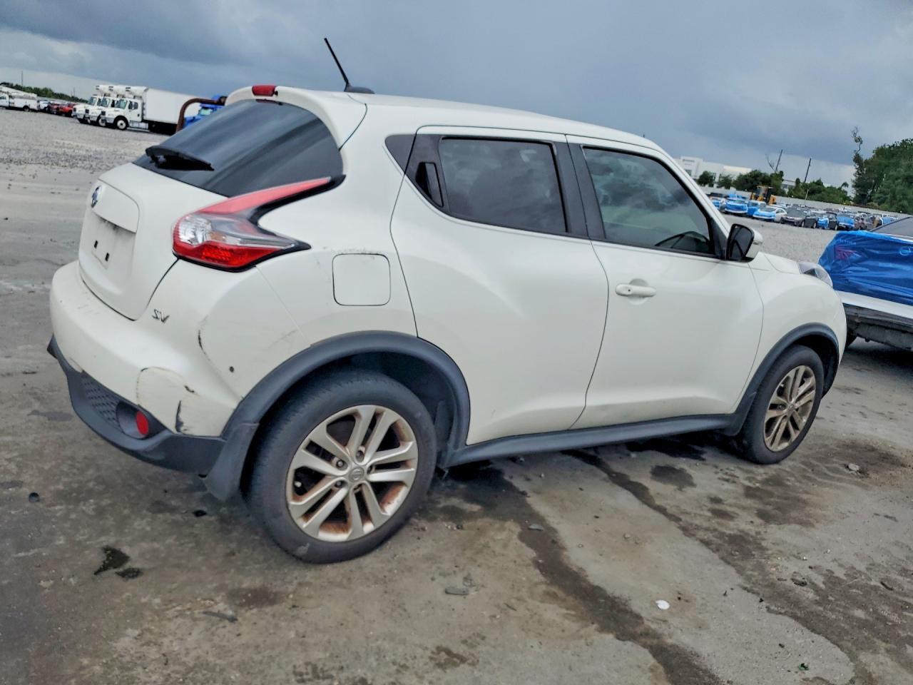 2015 NISSAN Juke
