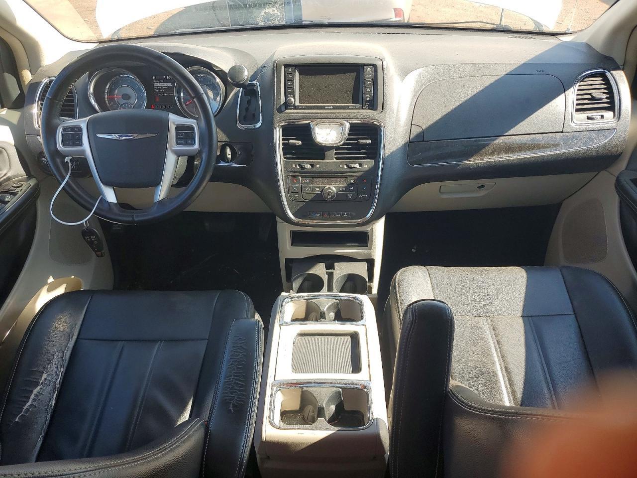2016 CHRYSLER Town & Country