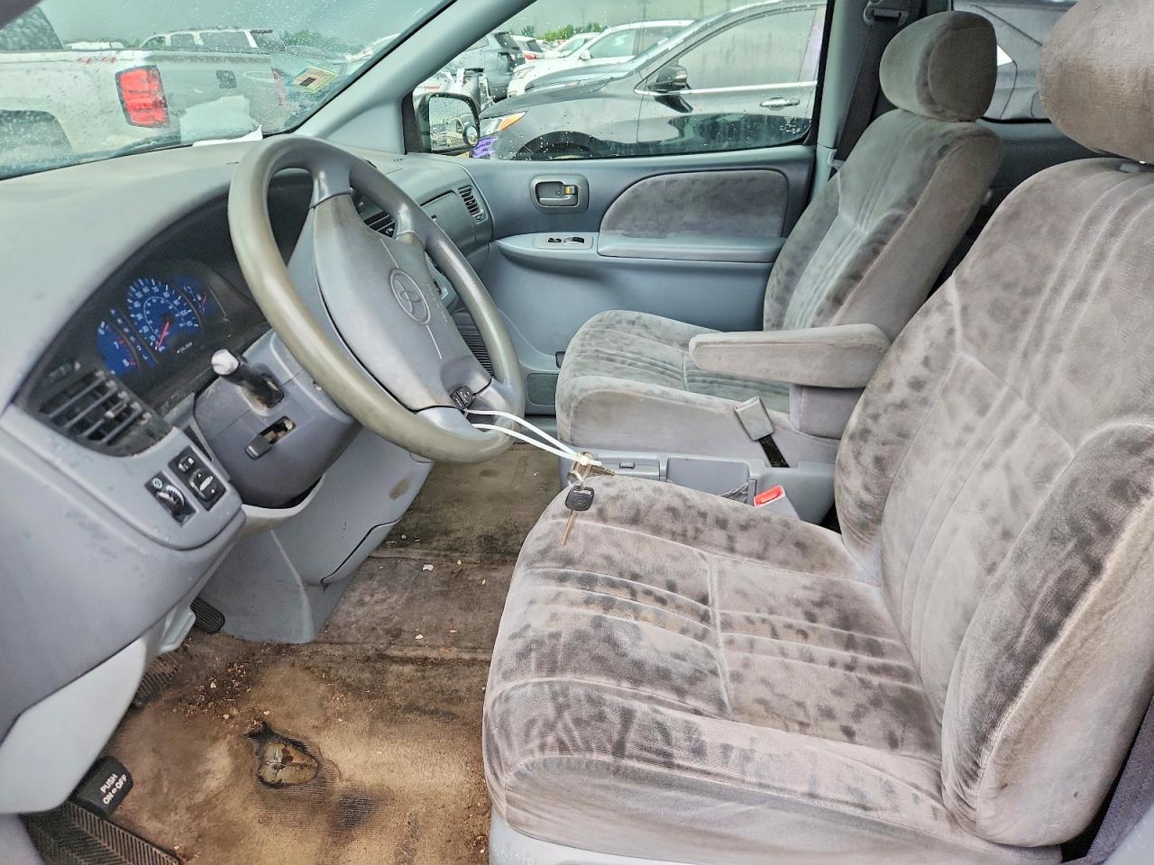 2001 TOYOTA SIENNA