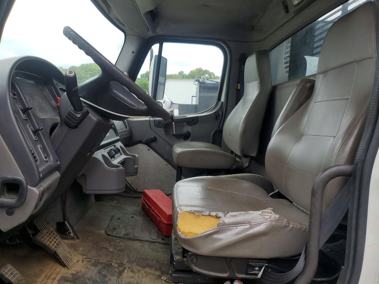 2014 FREIGHTLINER M2 106