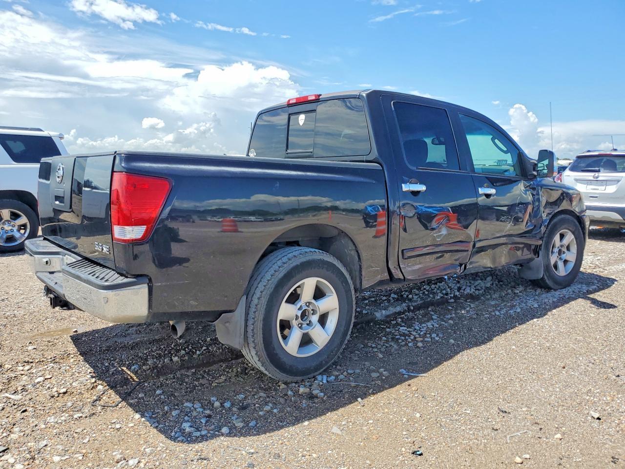 2004 NISSAN Titan