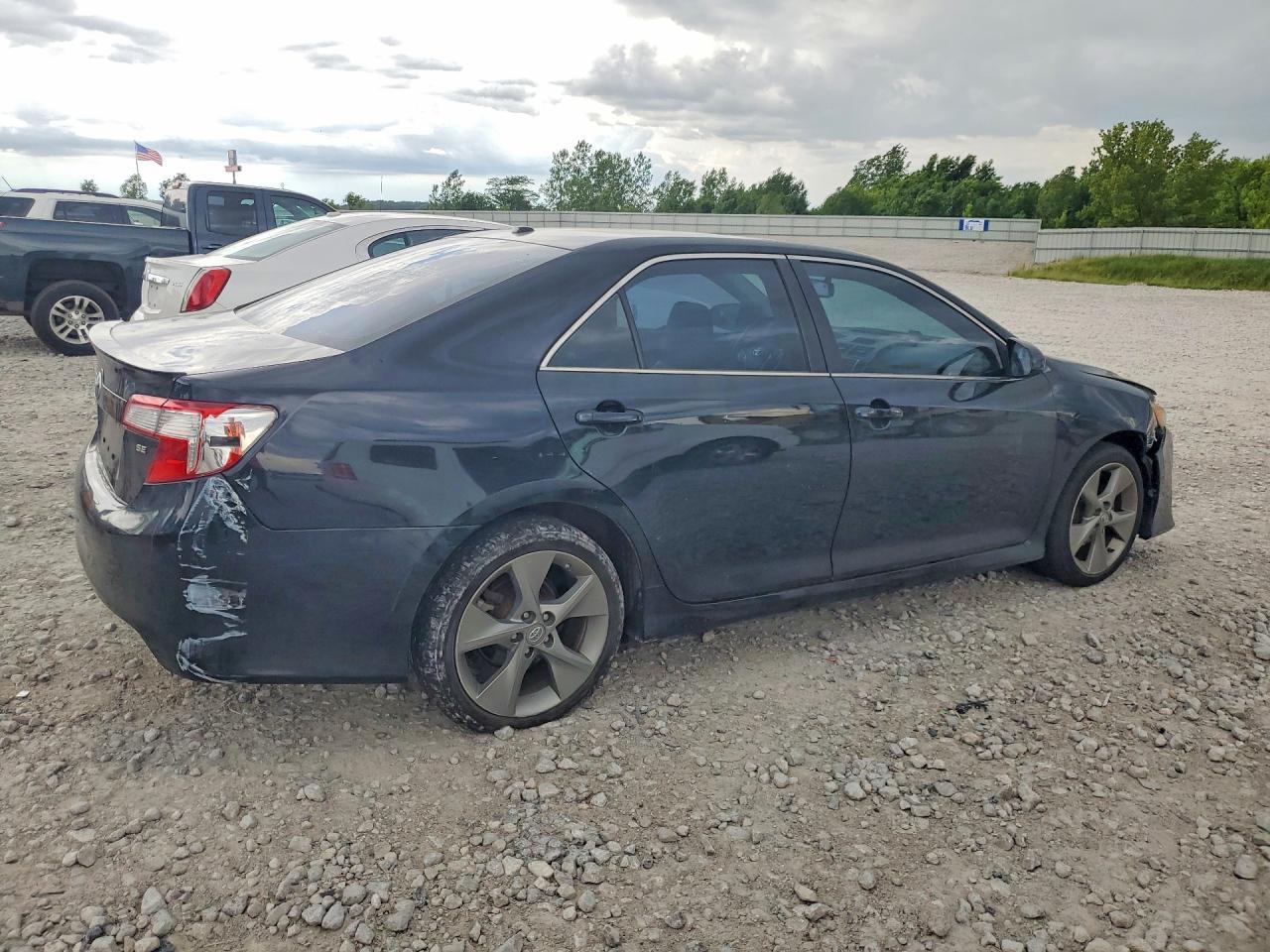 2014 TOYOTA CAMRY