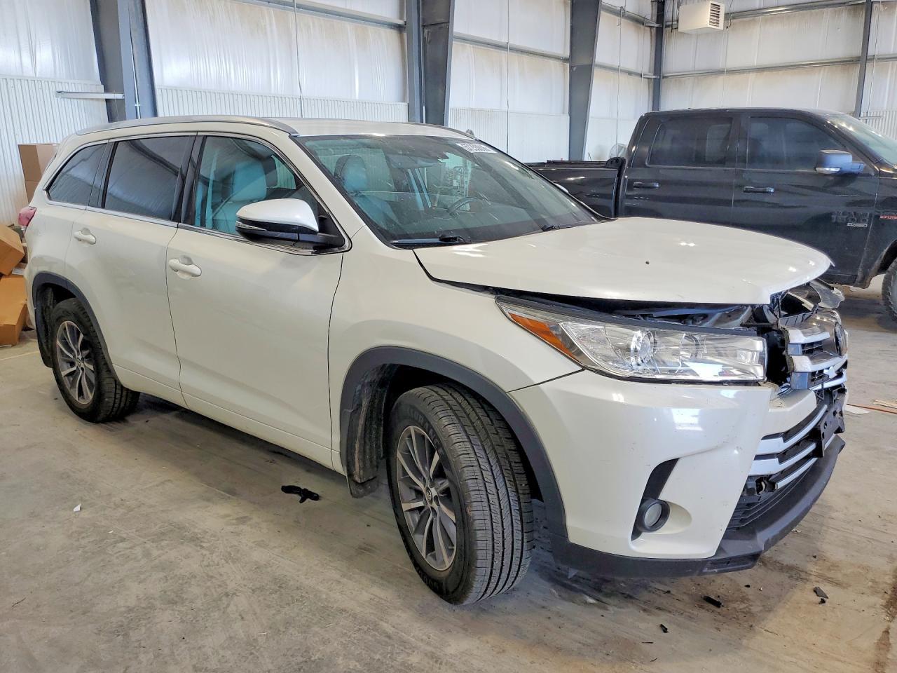 2017 TOYOTA HIGHLANDER