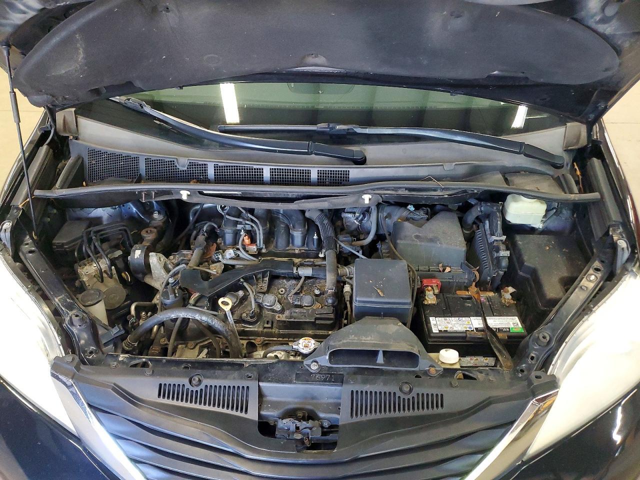 2017 TOYOTA SIENNA