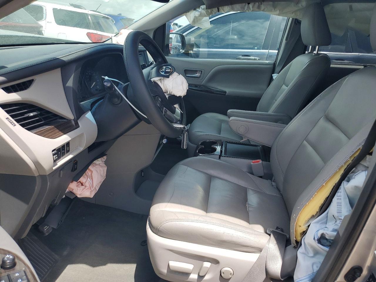 2015 TOYOTA SIENNA