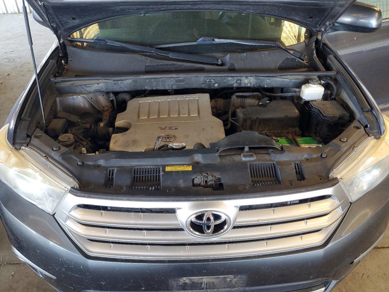 2011 TOYOTA HIGHLANDER