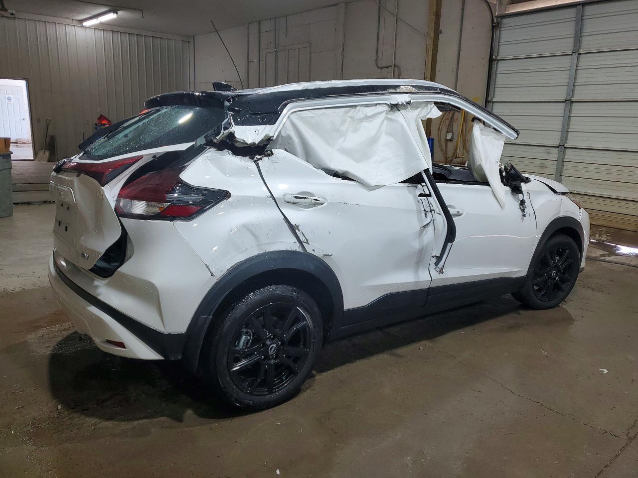 2023 NISSAN KICKS