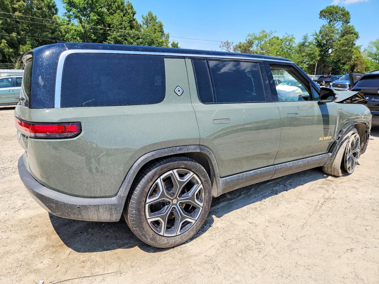 2023 RIVIAN R1s