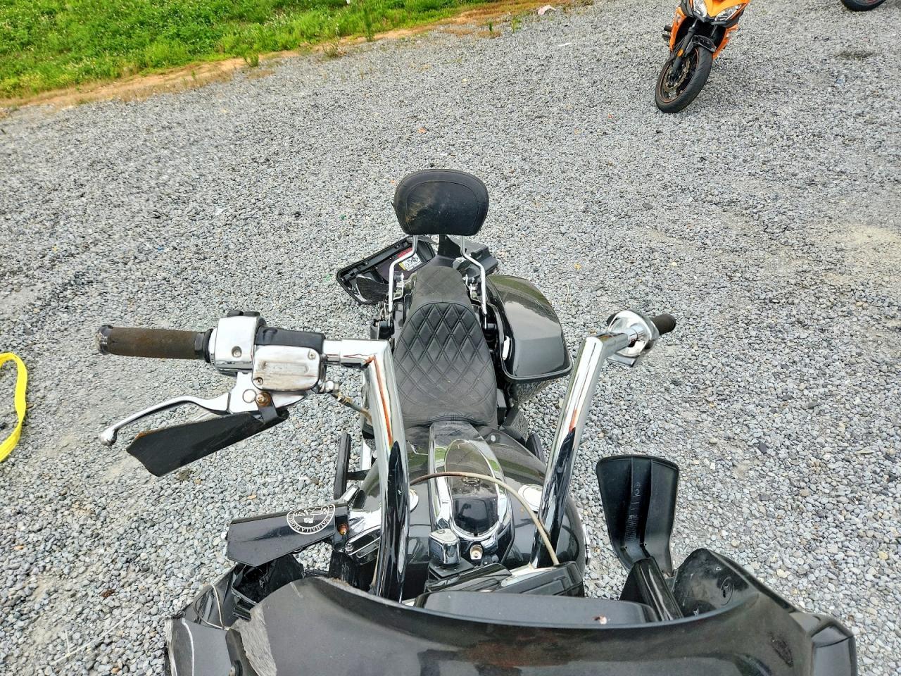 2011 HARLEY-DAVIDSON FLHXSE2