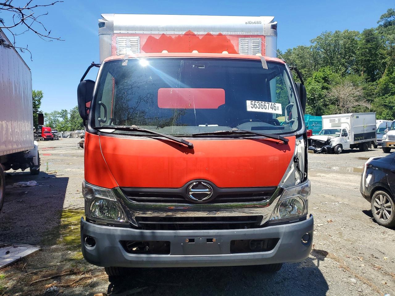 2017 HINO 195