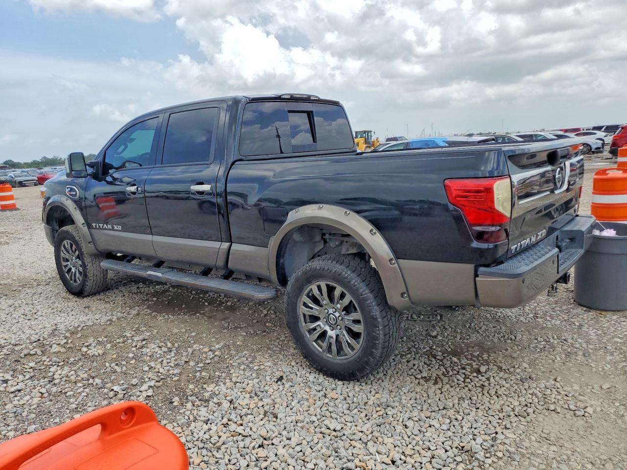 2016 NISSAN Titan