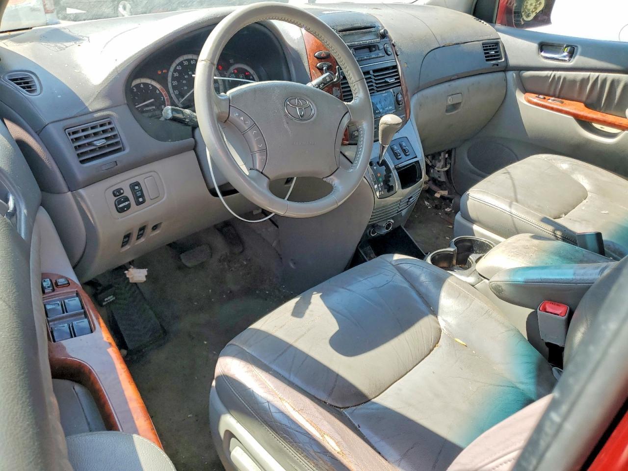 2005 TOYOTA SIENNA