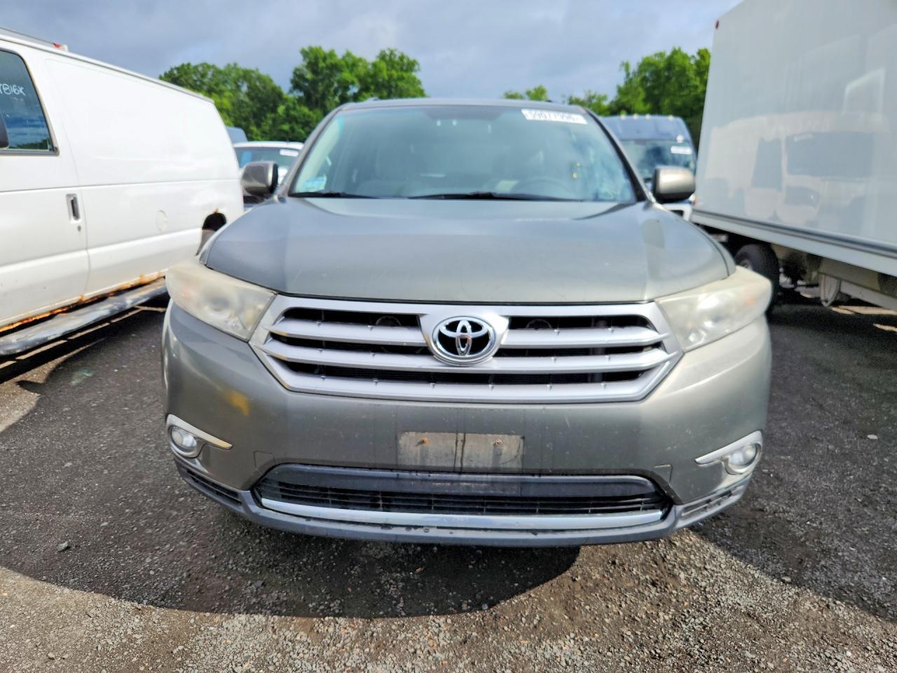 2011 TOYOTA HIGHLANDER